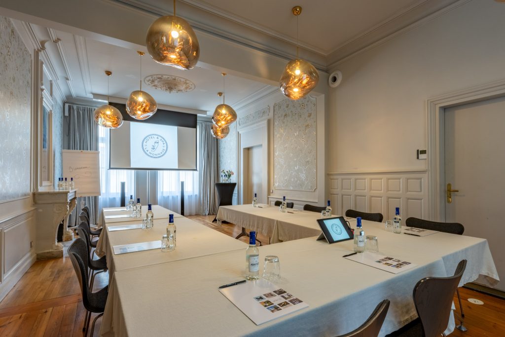 Salle de séminaire à La Rochelle dans le quartier historique du Vieux-Port à l'Hôtel 4 étoiles La Monnaie