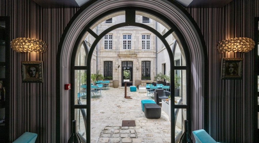 The entrance to the Hôtel La Monnaie in La Rochelle