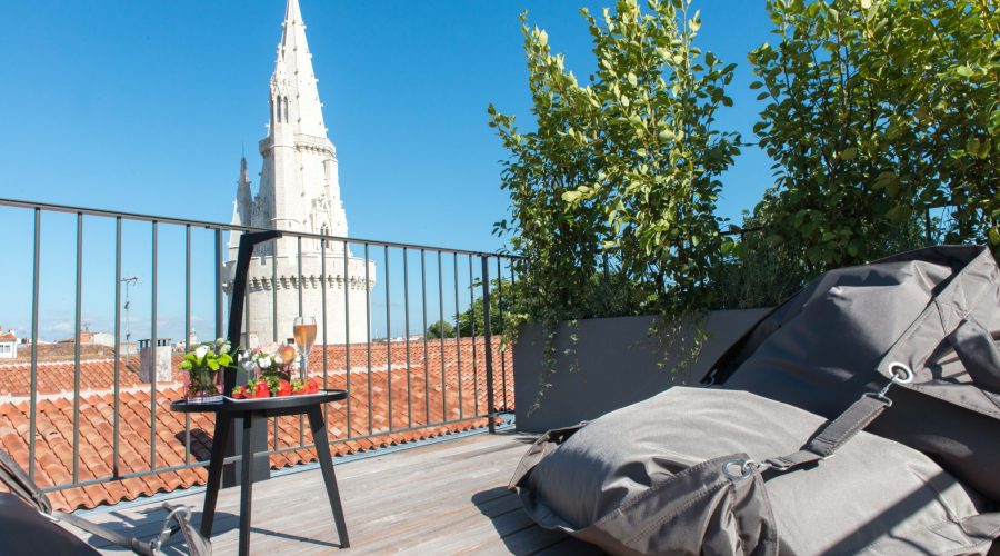 La vue sur le Vieux-Port, centre-ville et historique de La Rochelle, depuis L'Hôtel 4 étoiles La Monnaie